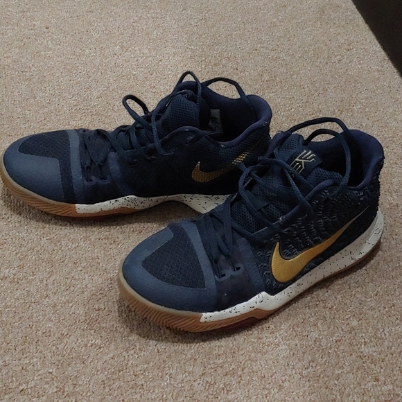 Athlete shoes - Picture 1 of 5